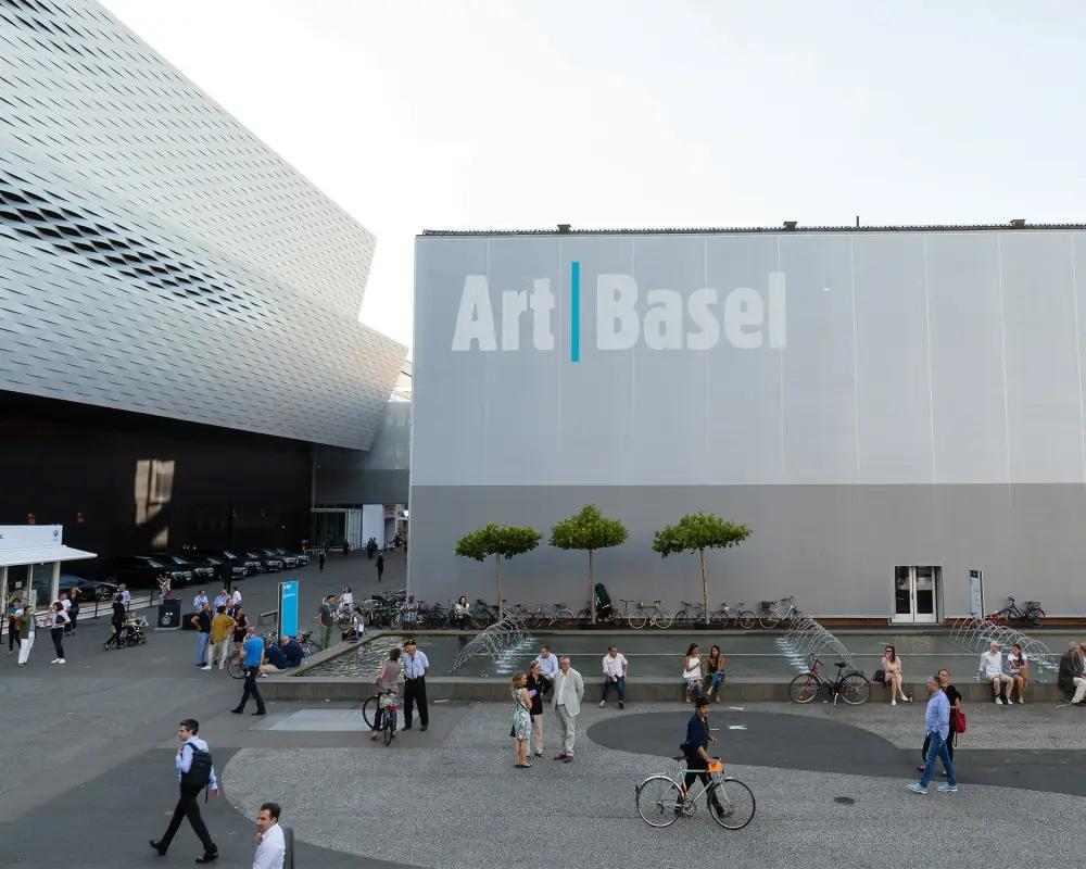 Sanatın Zirvesi: Art Basel 2024 Seçkileri