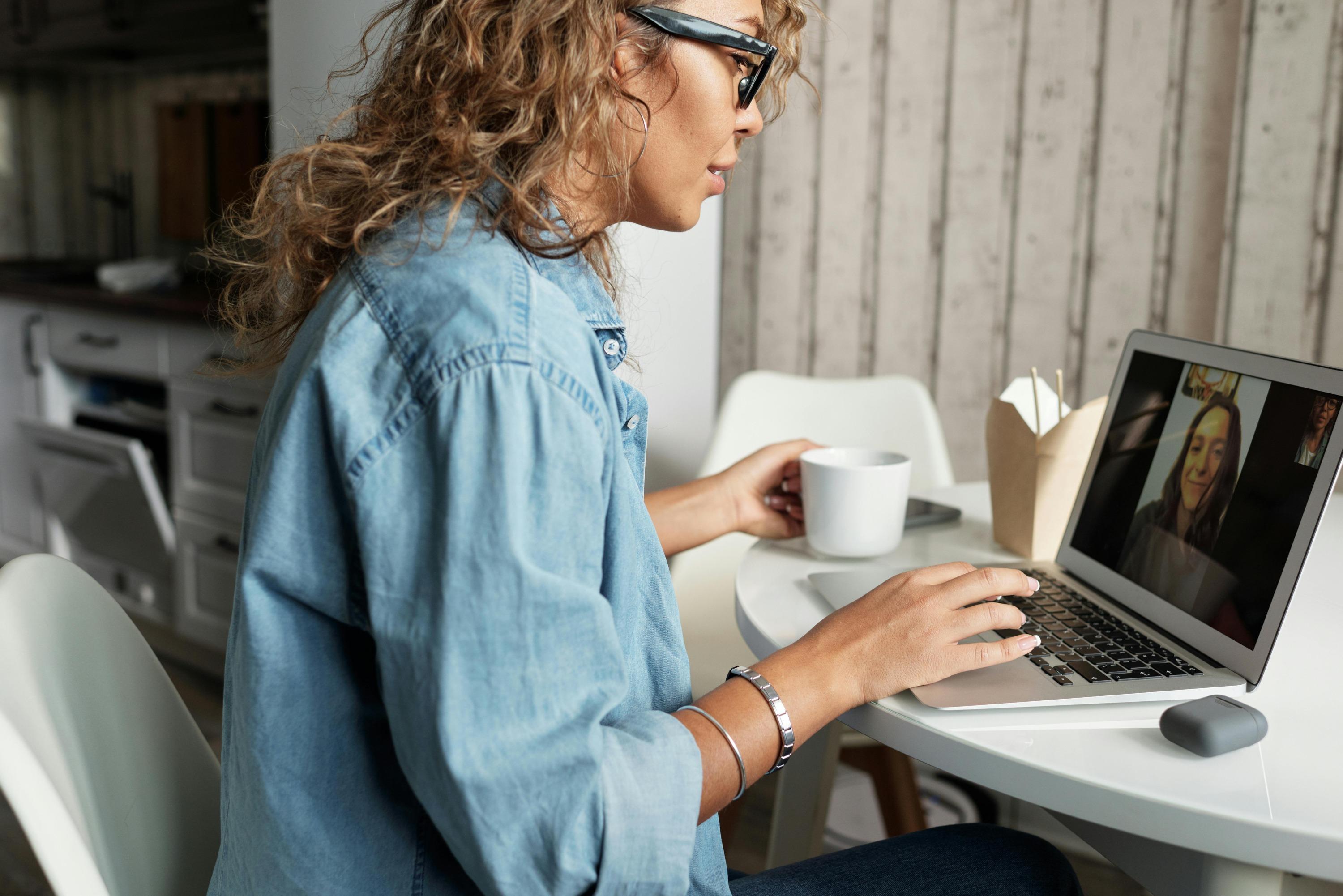 Online Toplantılarda Daha Rahat ve Etkili Olmanın Yolları