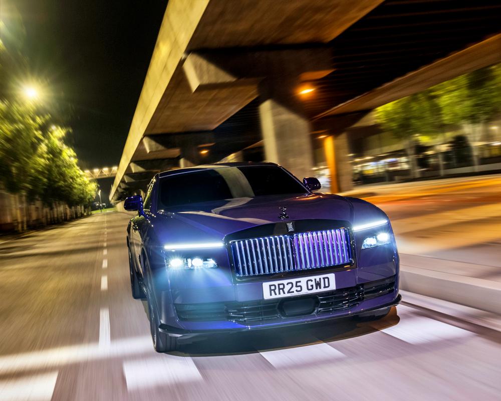 Gelmiş Geçmiş En Güçlü Rolls-Royce: Black Badge Spectre